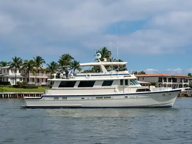 Hatteras 72 Motor Yacht