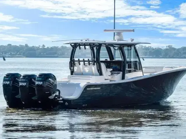 Sportsman Open 352 Center Console