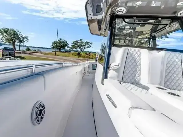 Sportsman Open 352 Center Console