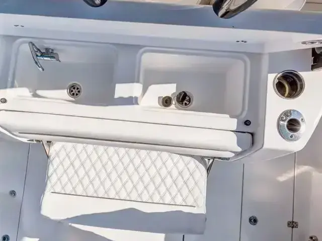 Sportsman Open 352 Center Console