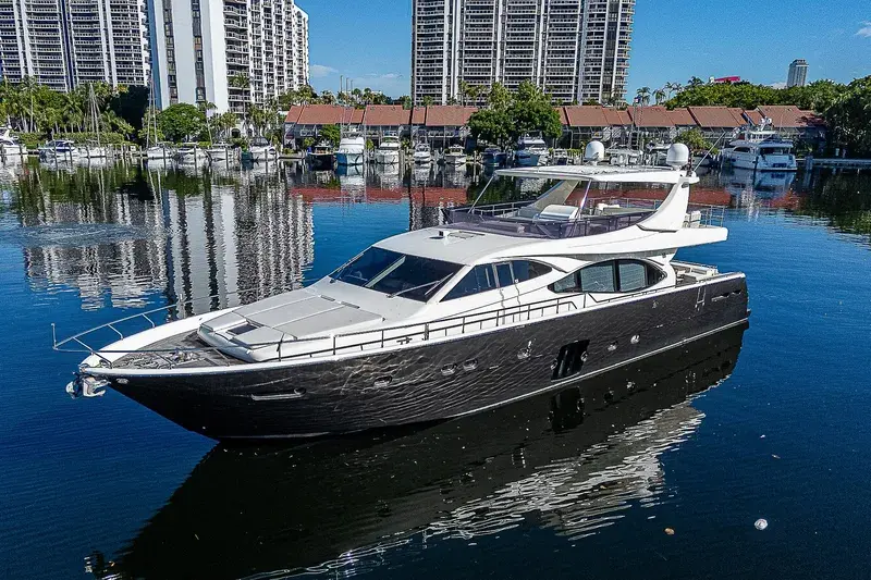 2009 Ferretti 780