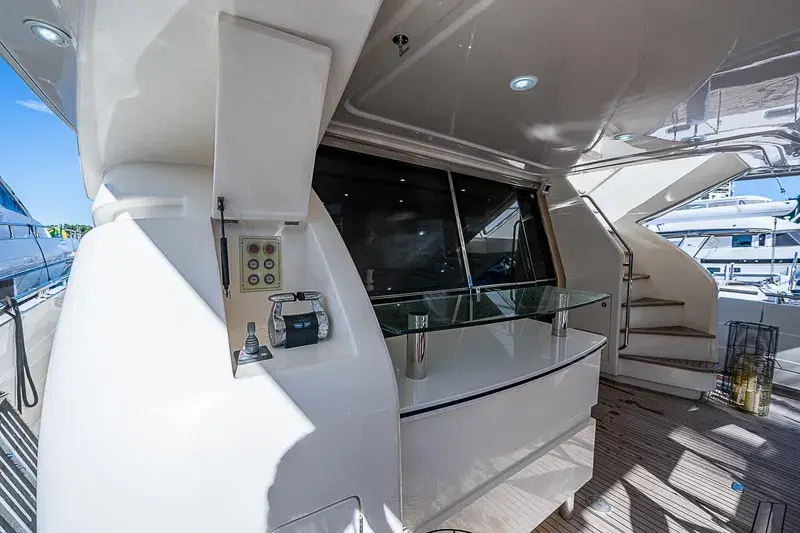 2009 Ferretti 780