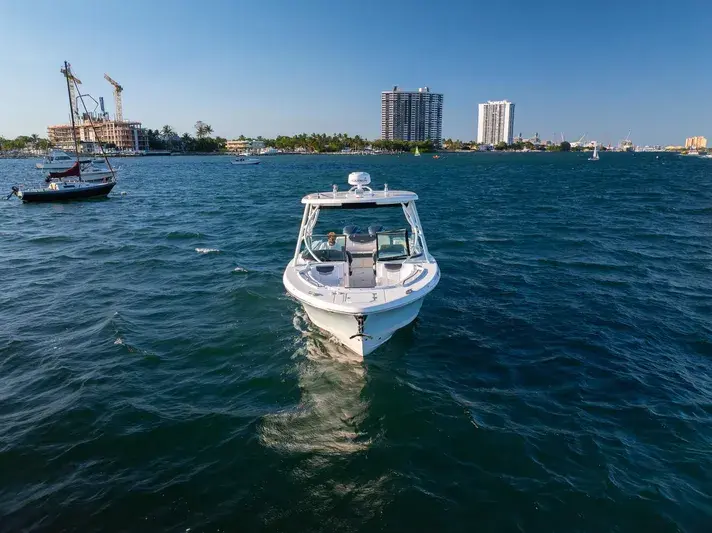 2020 Robalo 317 dual console