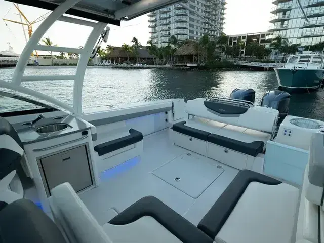 Robalo 317 Dual Console