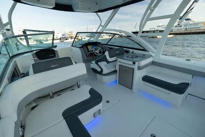 2020 Robalo 317 dual console