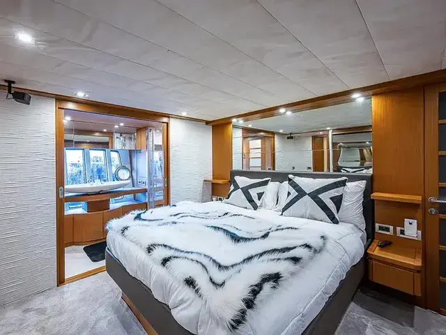 Ferretti Yachts 780