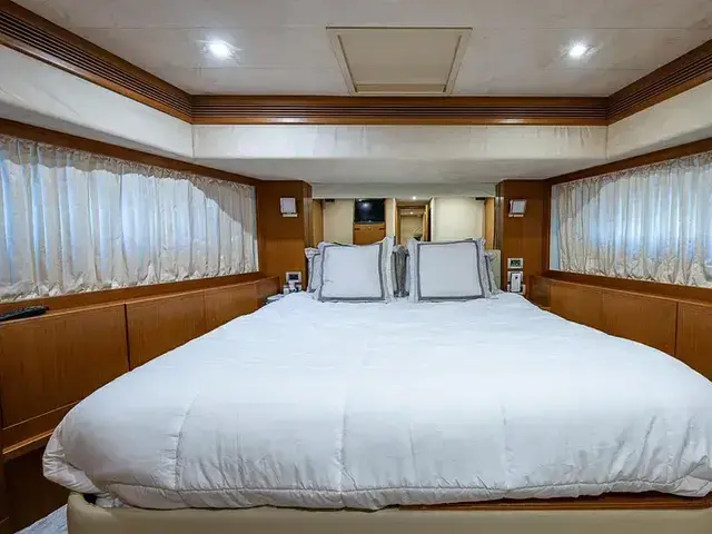 Ferretti Yachts 780