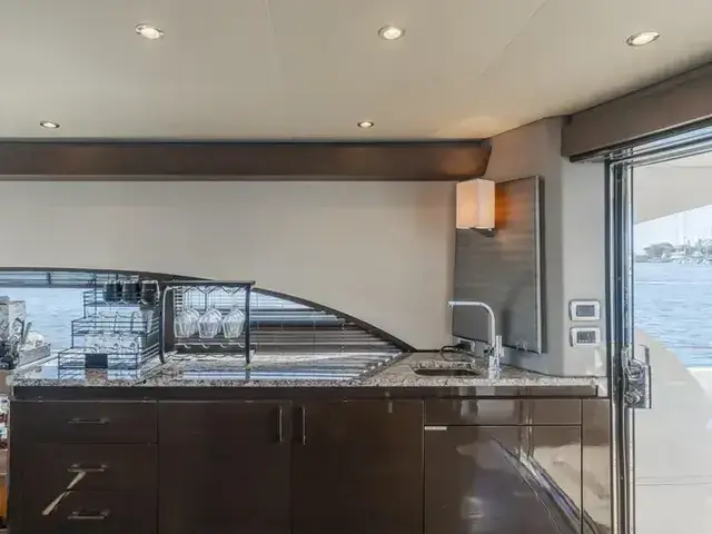 Marquis 72' FlyBridge