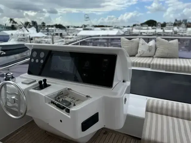 Ferretti Yachts 840 Altura