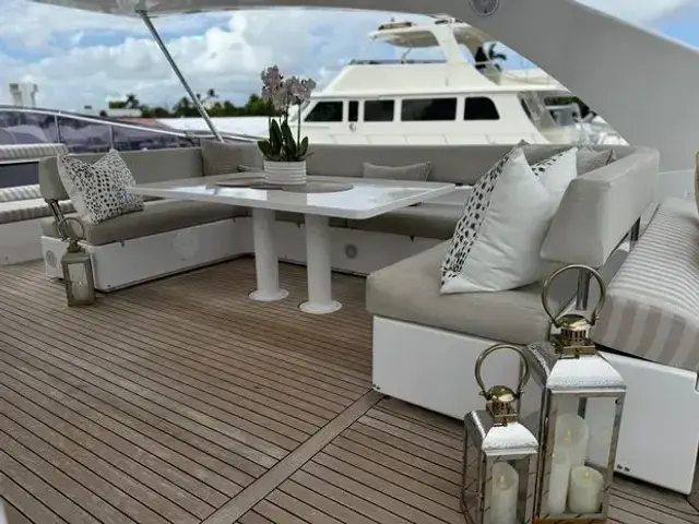 Ferretti Yachts 840 Altura