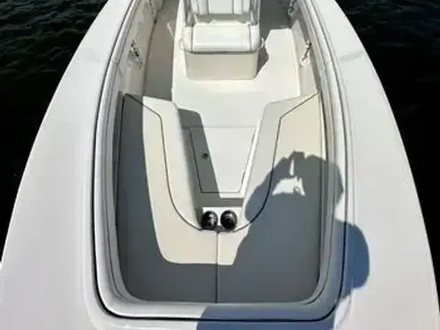 Jupiter 26 FS Center Console