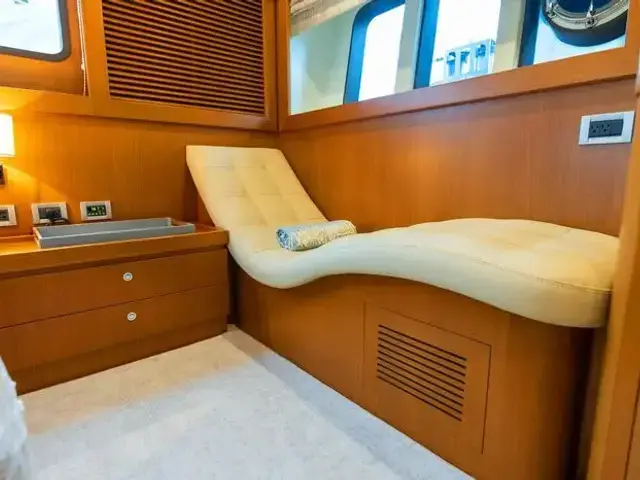 Ferretti Yachts 840 Altura