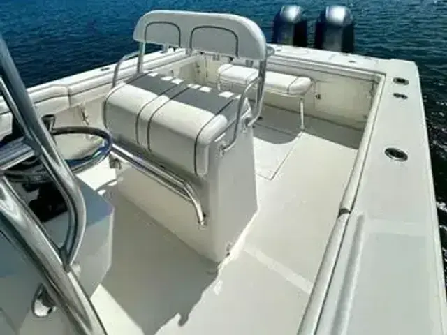 Jupiter 26 FS Center Console