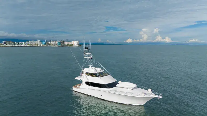 2008 Hatteras 77' enclosed bridge