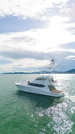 2008 Hatteras 77' enclosed bridge