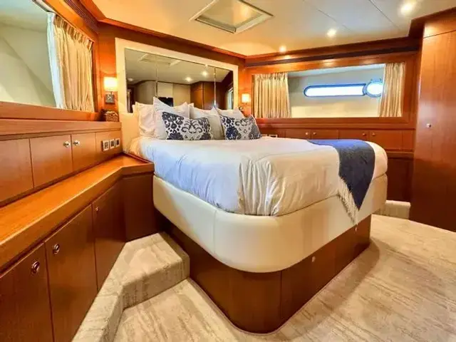 Ferretti Yachts 840 Altura