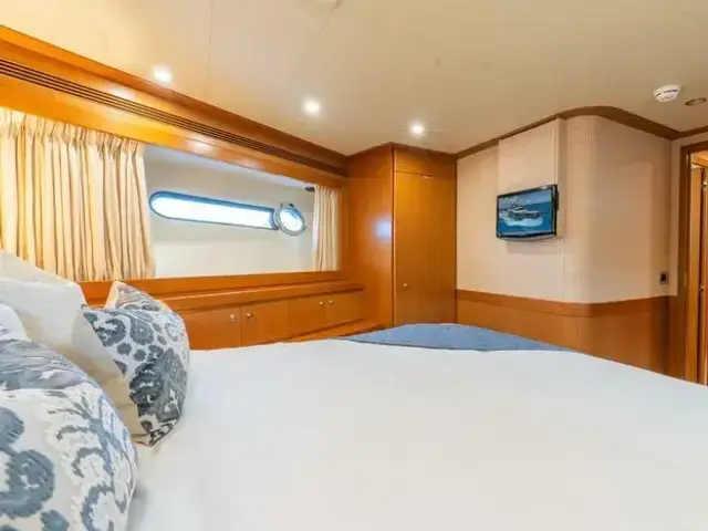 Ferretti Yachts 840 Altura