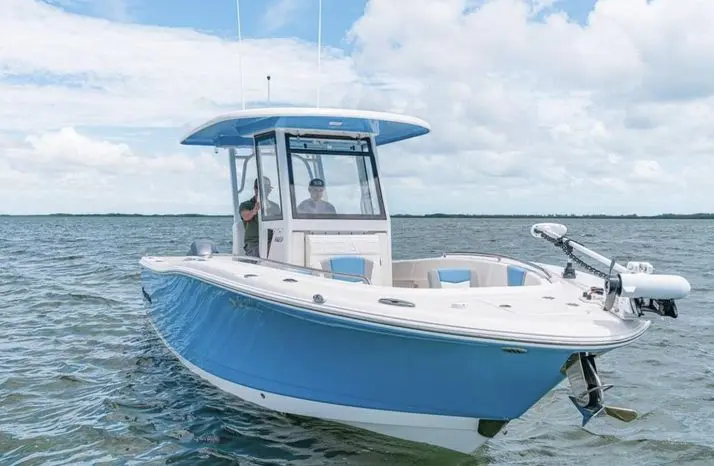 2023 Robalo r270 center console