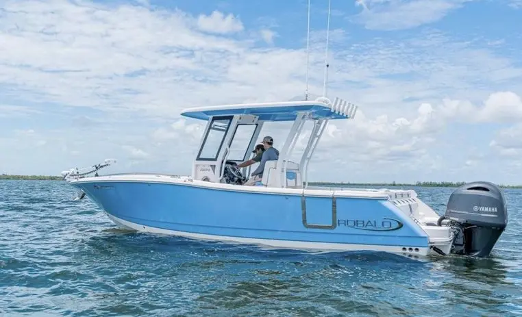 2023 Robalo r270 center console