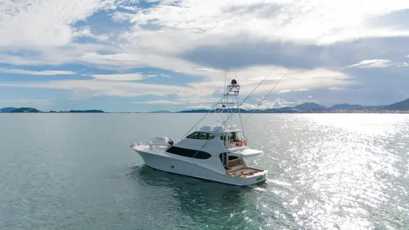 2008 Hatteras 77' enclosed bridge