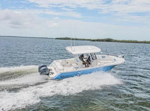 2023 Robalo r270 center console