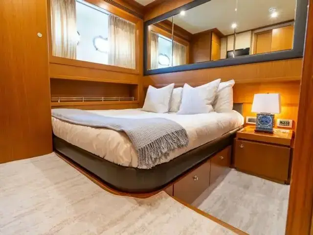 Ferretti Yachts 840 Altura