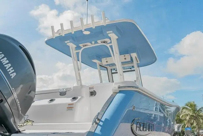 2023 Robalo r270 center console