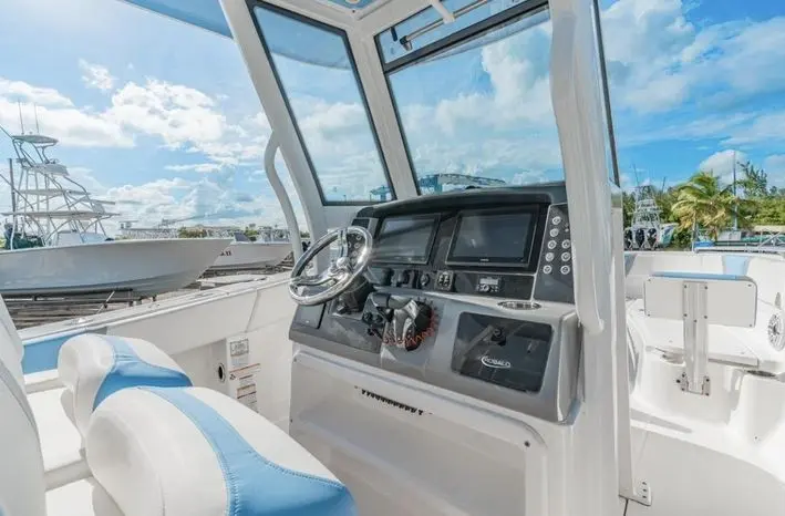 2023 Robalo r270 center console