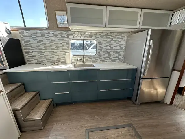 Harbor Master 47' FLYBRIDGE HOUSEBOAT