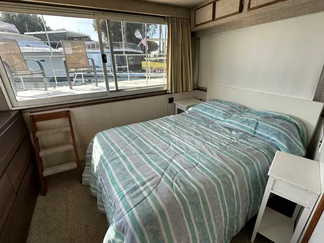 Harbor Master 47' FLYBRIDGE HOUSEBOAT