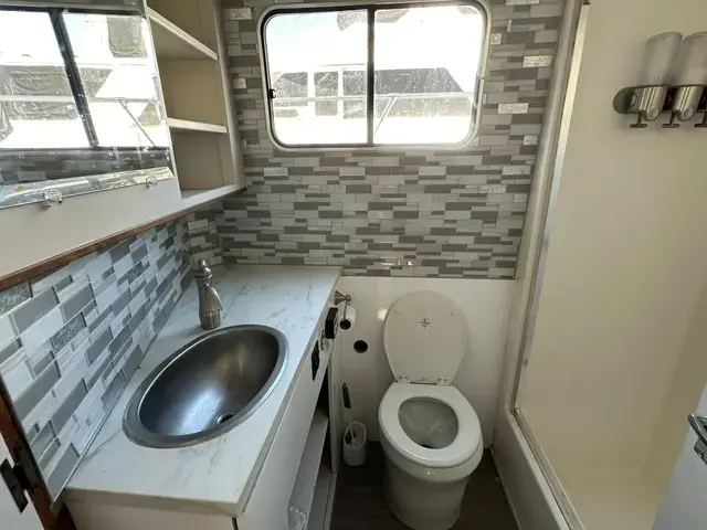 Harbor Master 47' FLYBRIDGE HOUSEBOAT