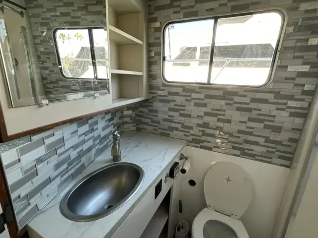 Harbor Master 47' FLYBRIDGE HOUSEBOAT