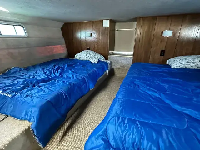 Harbor Master 47' FLYBRIDGE HOUSEBOAT