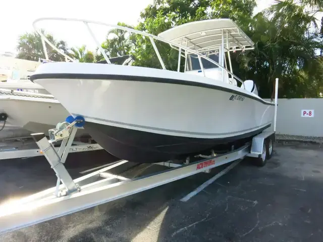 Mako 221 Center Console