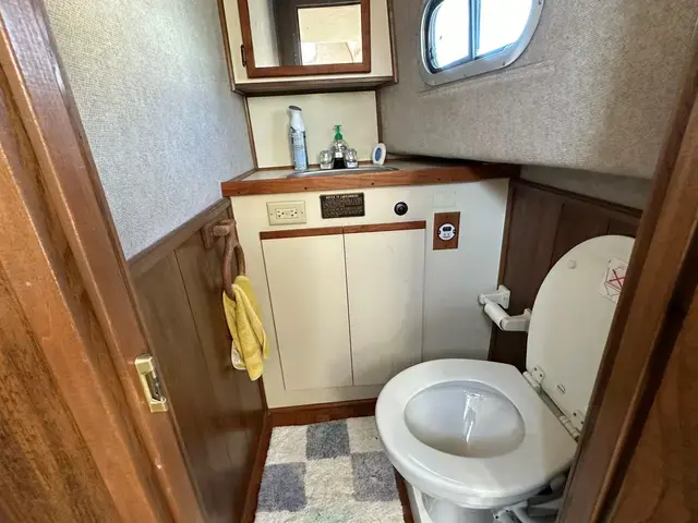 Harbor Master 47' FLYBRIDGE HOUSEBOAT