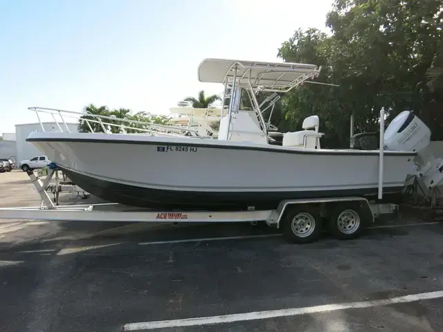 Mako 221 Center Console