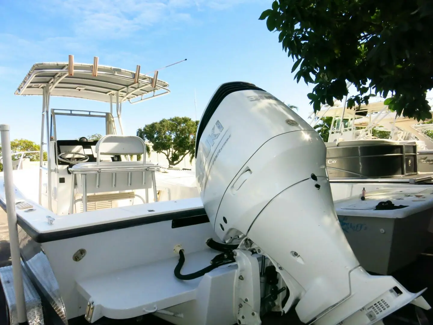 1993 Mako 221 center console