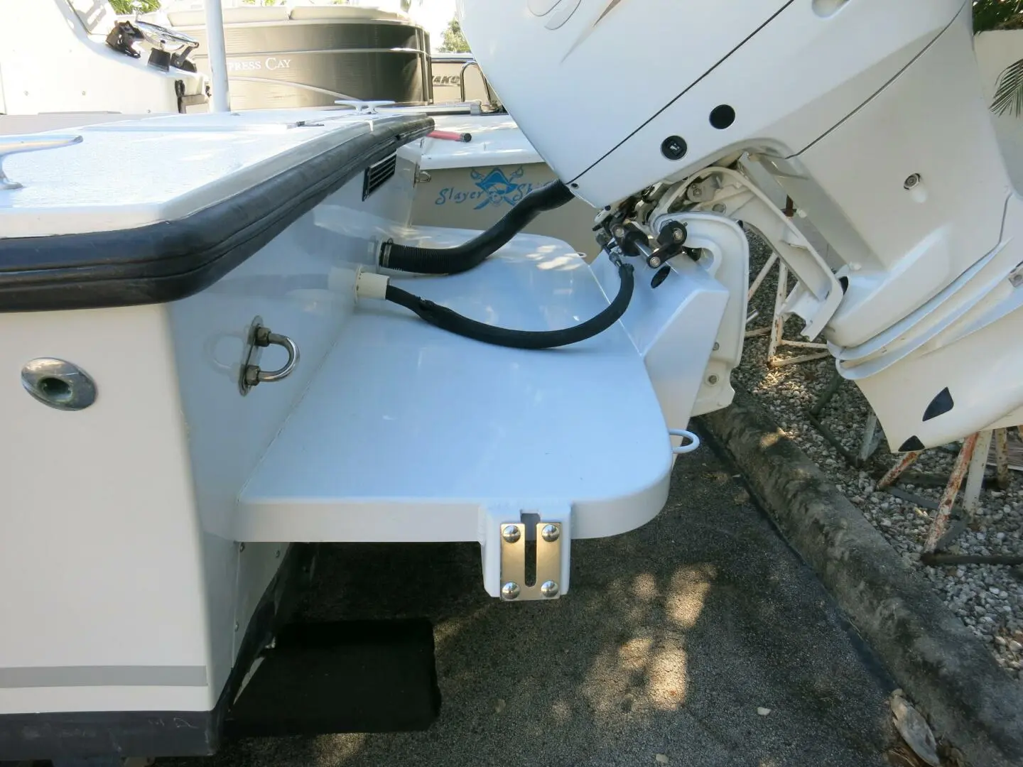 1993 Mako 221 center console