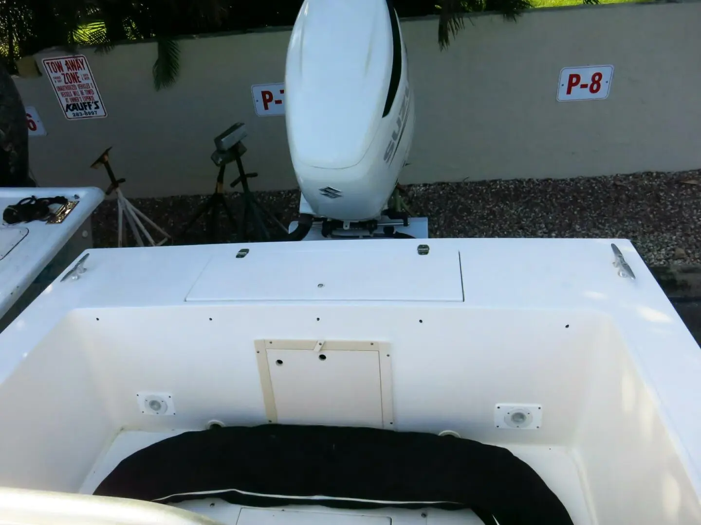 1993 Mako 221 center console