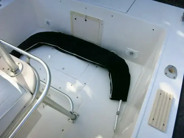 Mako 221 Center Console