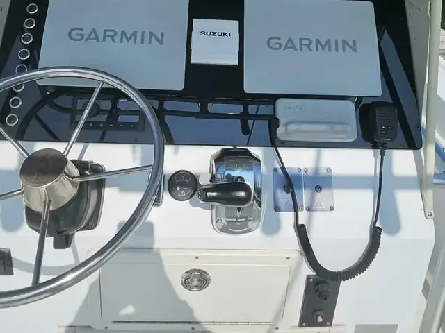 Mako 221 Center Console