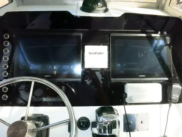 Mako 221 Center Console