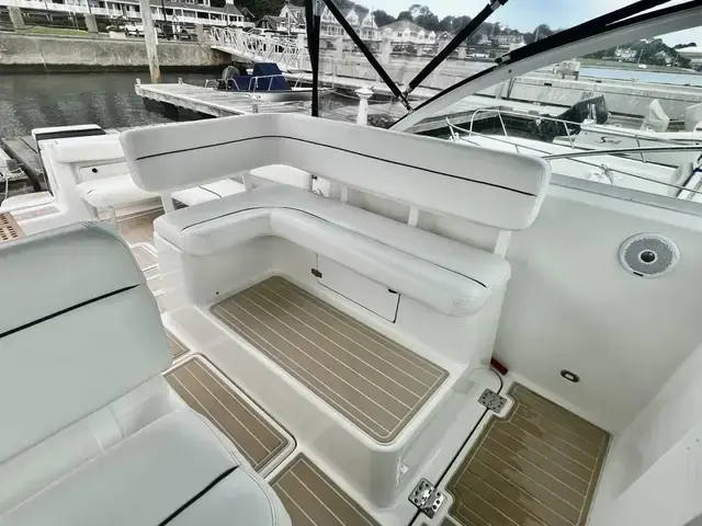 Tiara Yachts 31