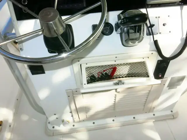 Mako 221 Center Console