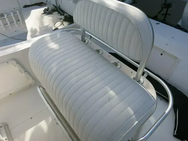 Mako 221 Center Console