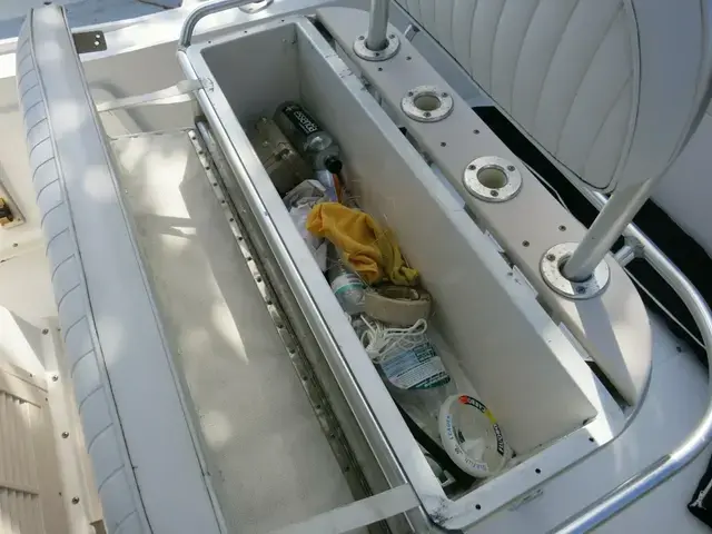 Mako 221 Center Console