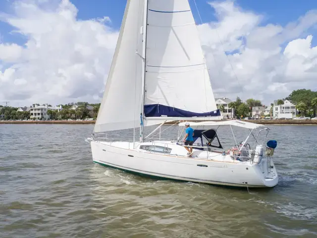 Beneteau Oceanis 43