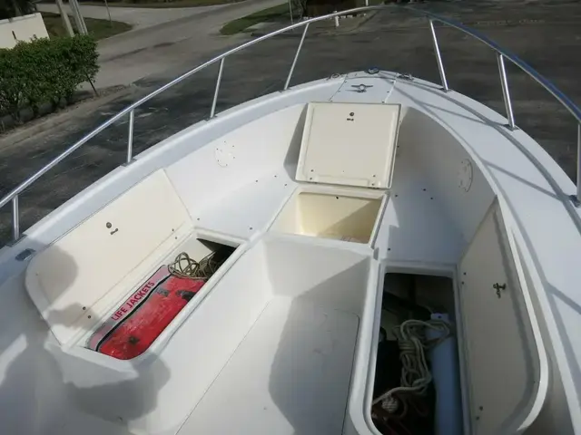 Mako 221 Center Console