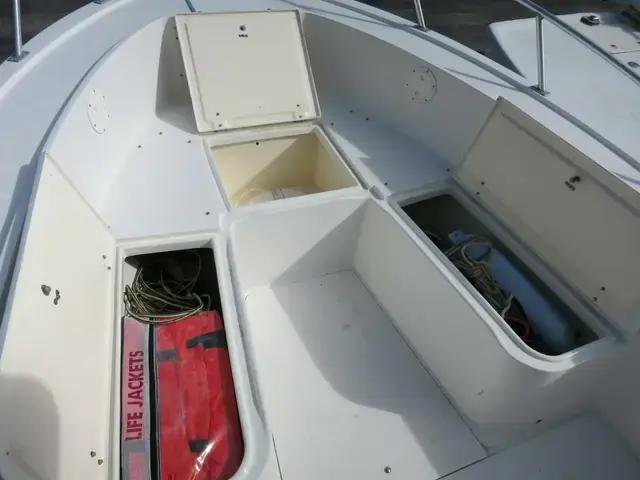 Mako 221 Center Console