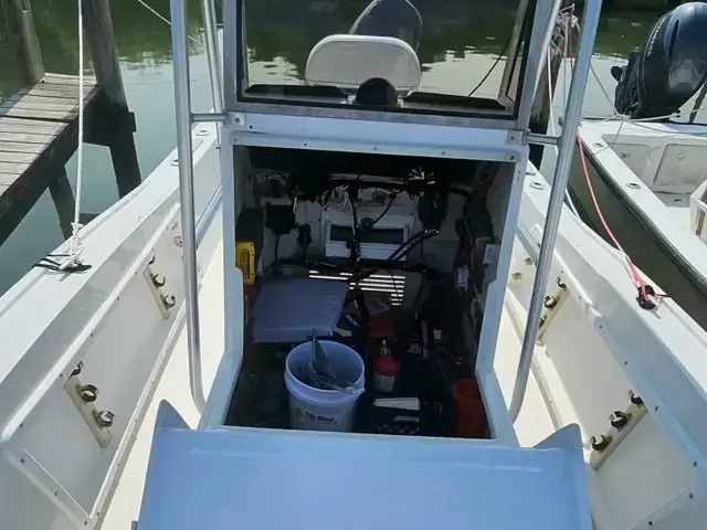 Mako 221 Center Console